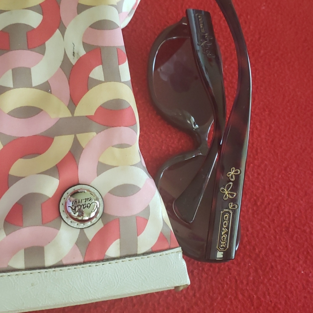 Glasses - Picture 4 of 5